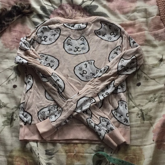 ⚡3 for $15⚡Divided pink kitty cat sweater - Picture 6 of 6